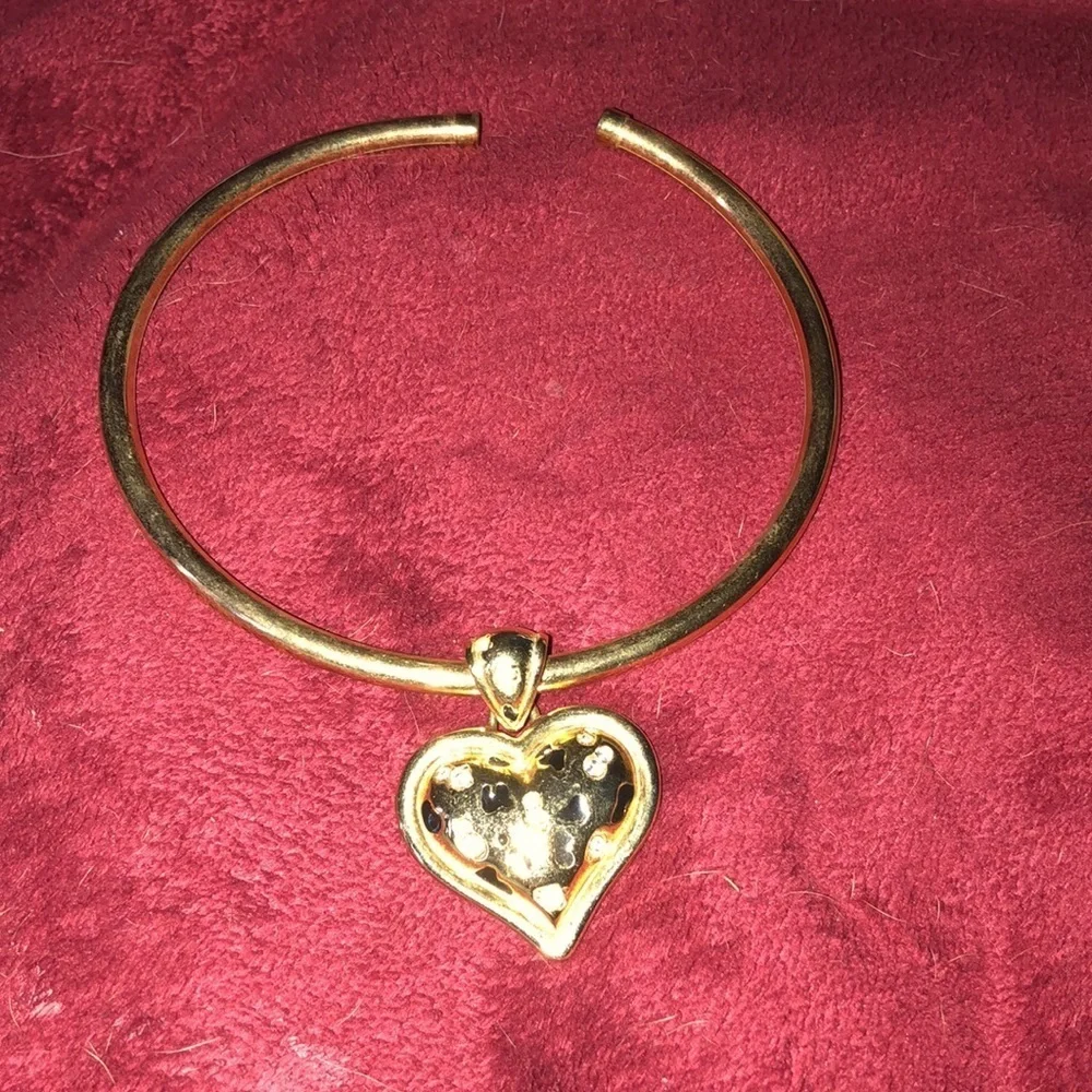 Floating puffed HEART gold tone flexible choker W/ reversible heart pendant